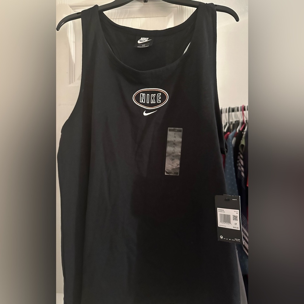 NWT Nike women’s size 1x tank top. Comes from smoke, pet, and bug free home.